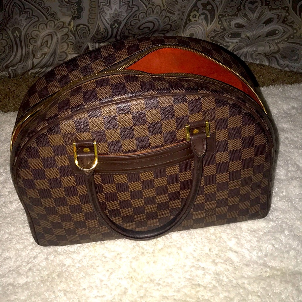 Louis Vuitton purse.... used